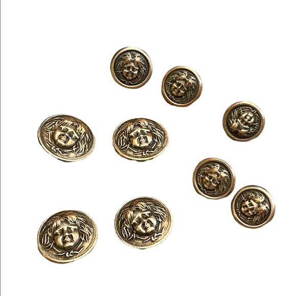 Vintage metal buttons gothic haunted face peasant women Medusa silver mix 1960s - Picture 11 of 12